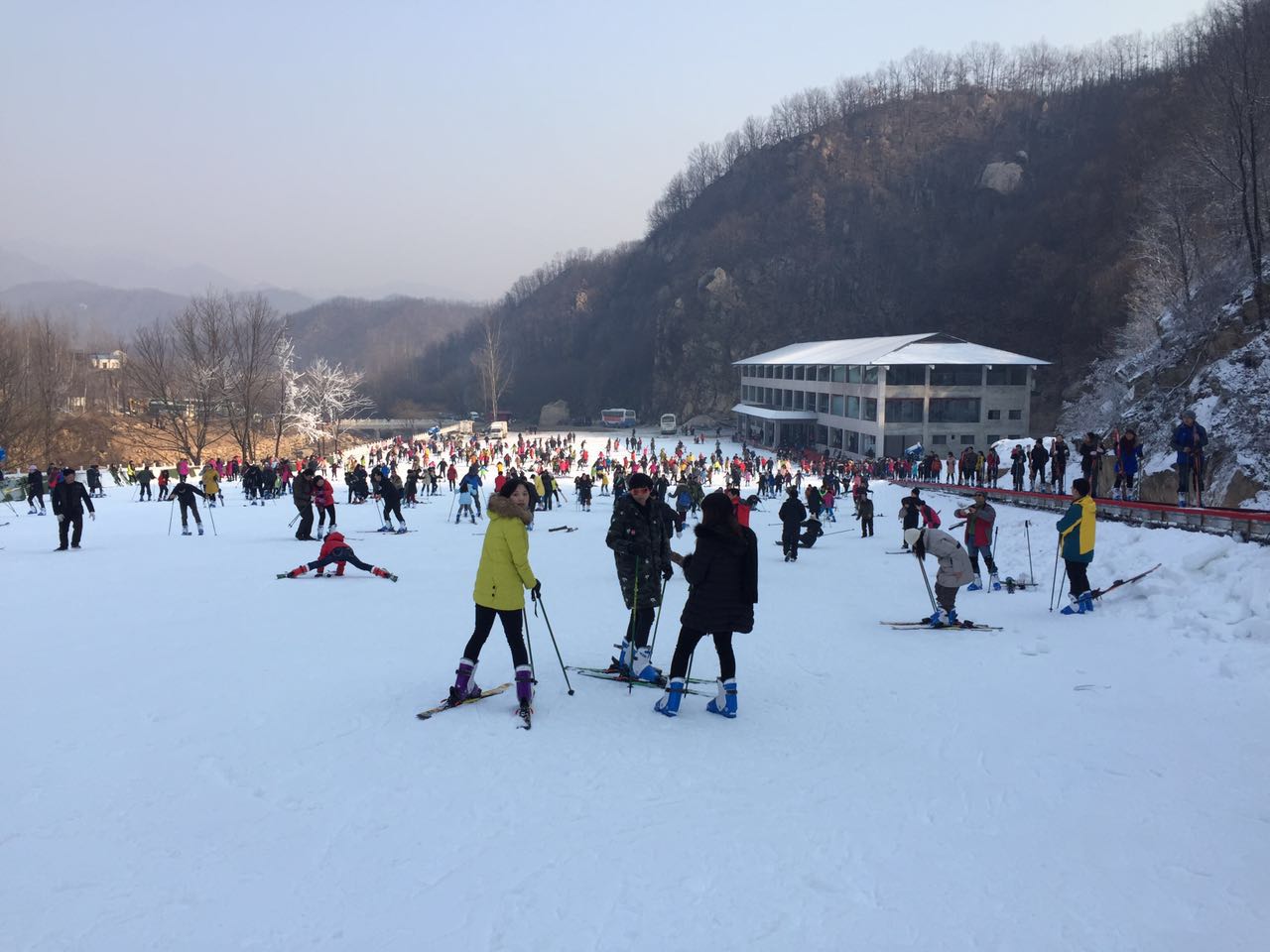 河南平頂山大峽谷滑雪場游樂場成功開幕，河北迪特加油助威